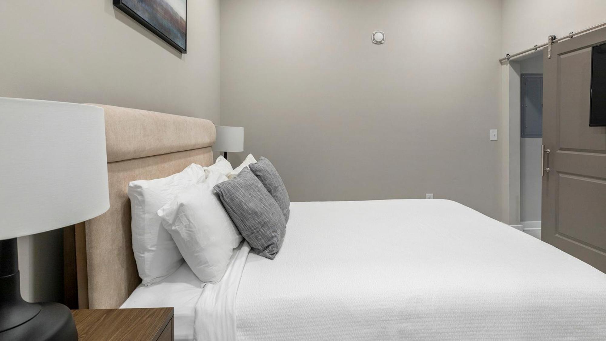 The 600 Apartments By Landing Birmingham Room photo